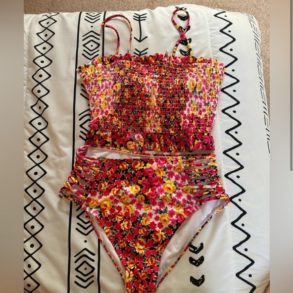 Decree Other - Floral Tube Top with High Waisted Bottoms